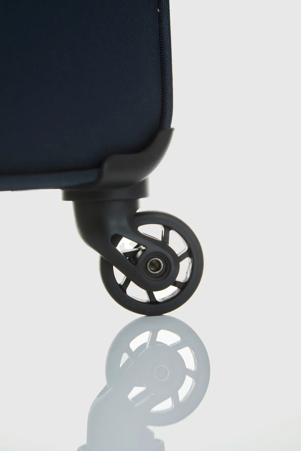 Phoenix 81cm Suitcase