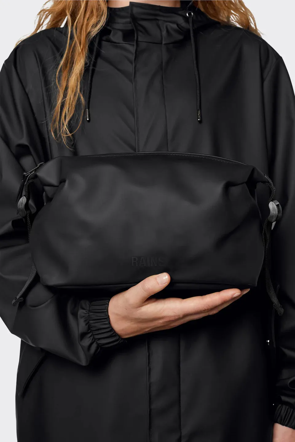 RAINS WEEKEND WASH BAG - 2 COLORS